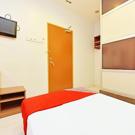 Oyo 582 Hotel Walk Inn Kampong Pasir Puteh  Экстерьер фото