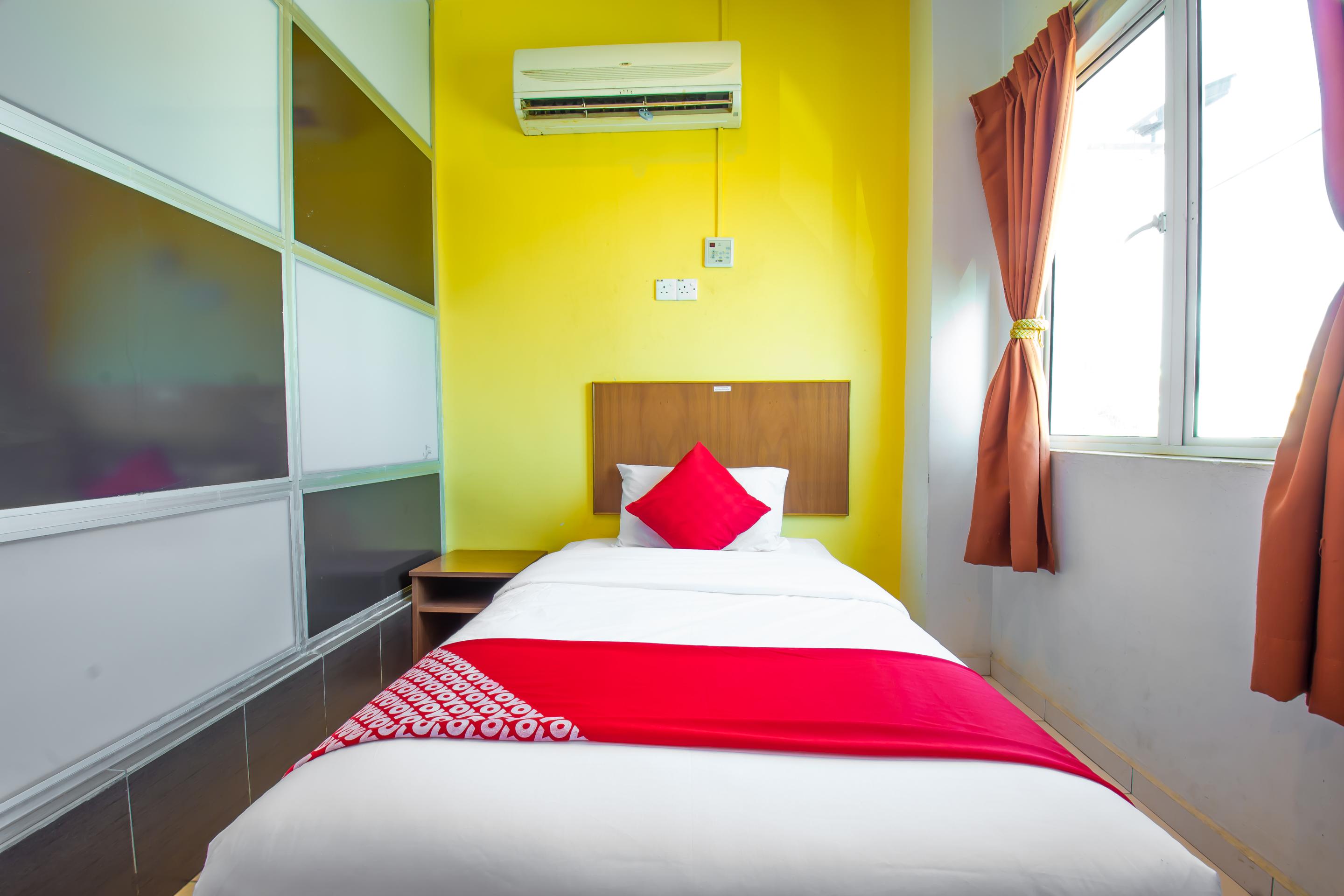 Oyo 582 Hotel Walk Inn Kampong Pasir Puteh  Экстерьер фото