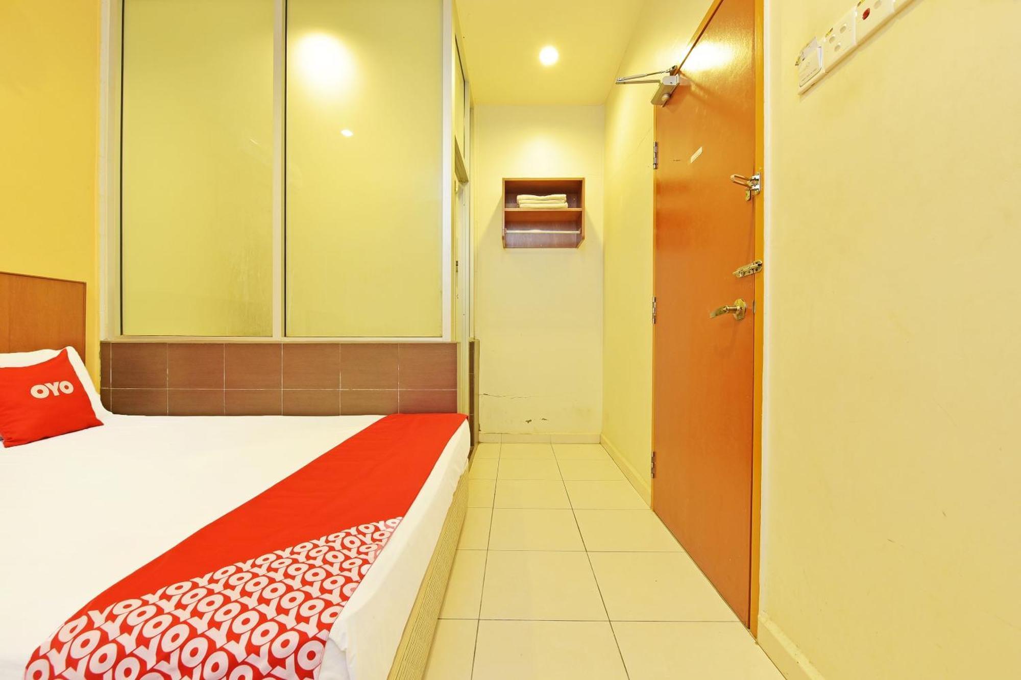 Oyo 582 Hotel Walk Inn Kampong Pasir Puteh  Экстерьер фото