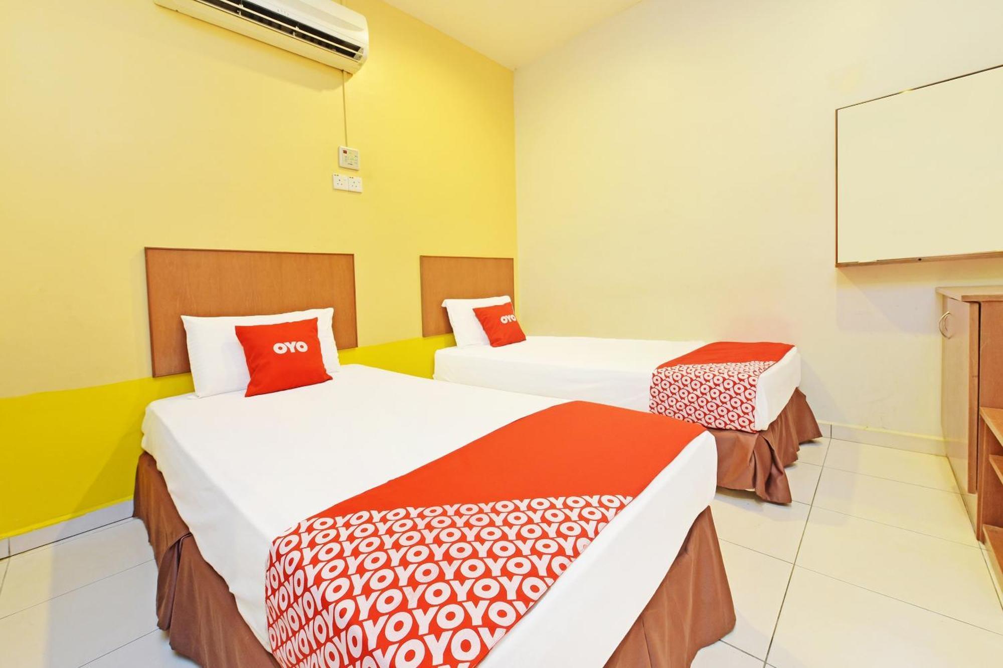 Oyo 582 Hotel Walk Inn Kampong Pasir Puteh  Экстерьер фото