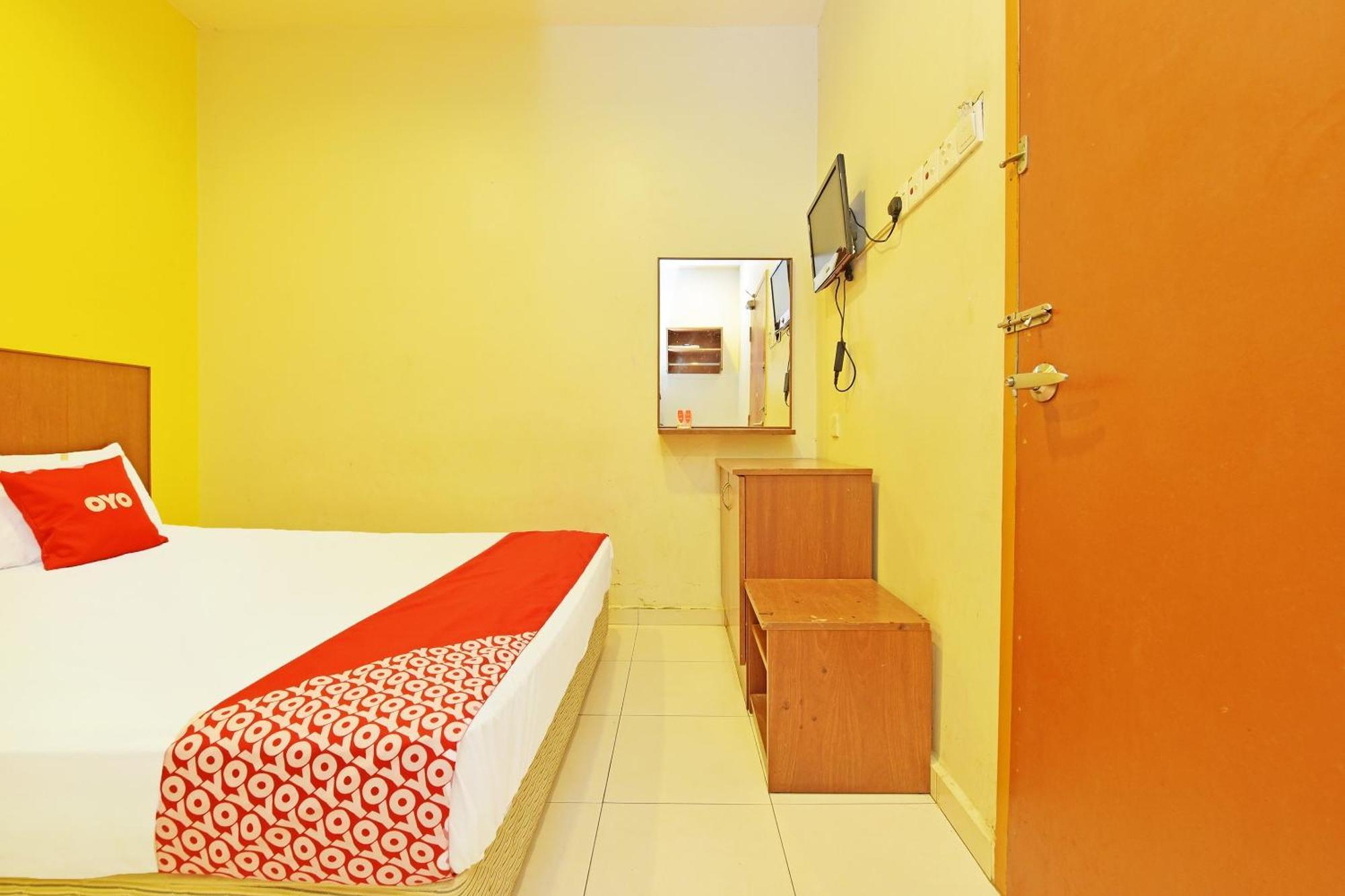 Oyo 582 Hotel Walk Inn Kampong Pasir Puteh  Экстерьер фото