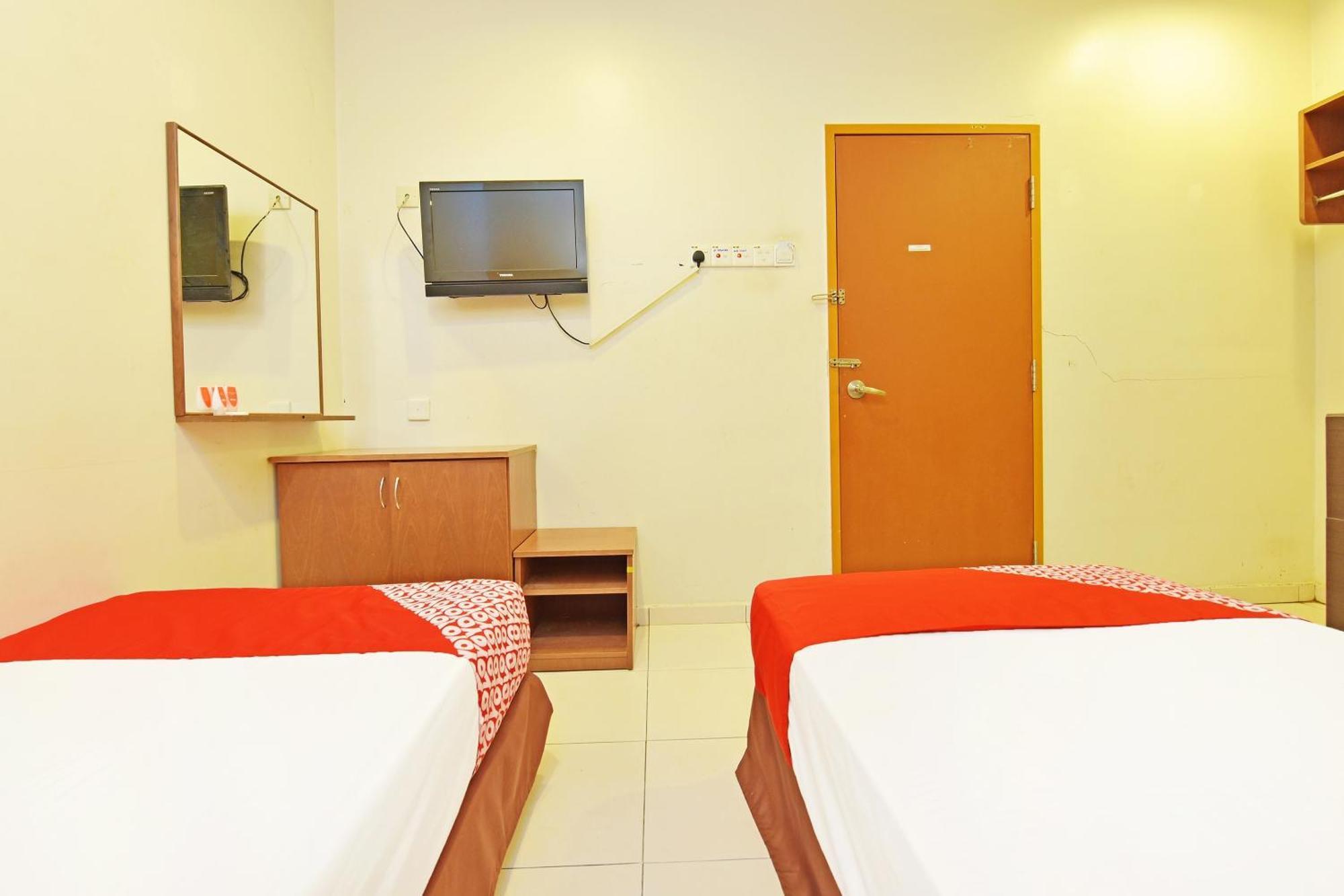Oyo 582 Hotel Walk Inn Kampong Pasir Puteh  Экстерьер фото