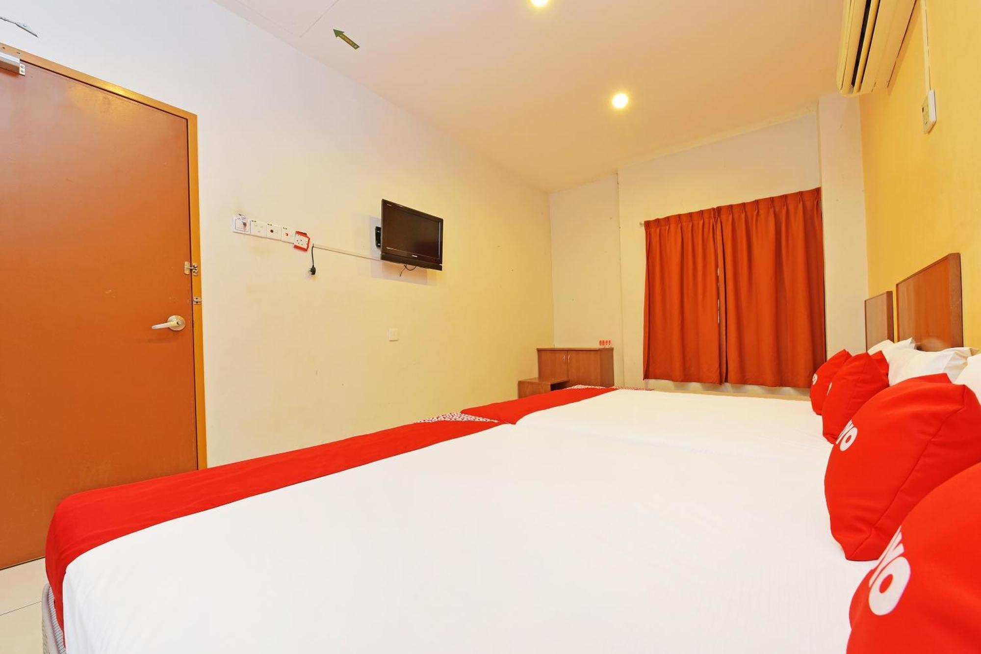 Oyo 582 Hotel Walk Inn Kampong Pasir Puteh  Экстерьер фото