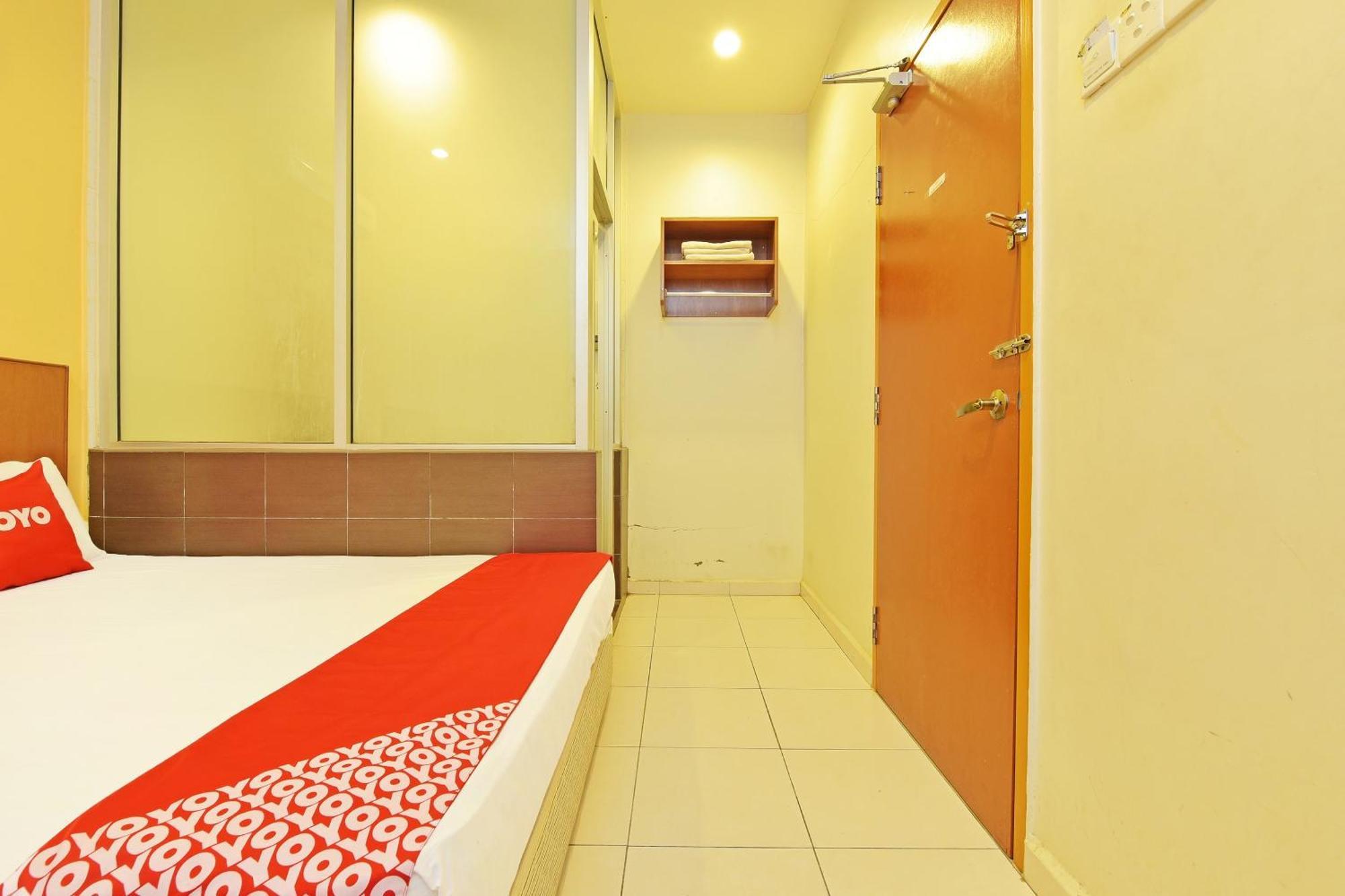 Oyo 582 Hotel Walk Inn Kampong Pasir Puteh  Экстерьер фото