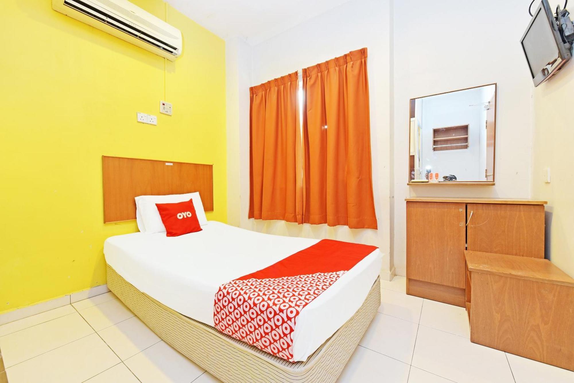 Oyo 582 Hotel Walk Inn Kampong Pasir Puteh  Экстерьер фото