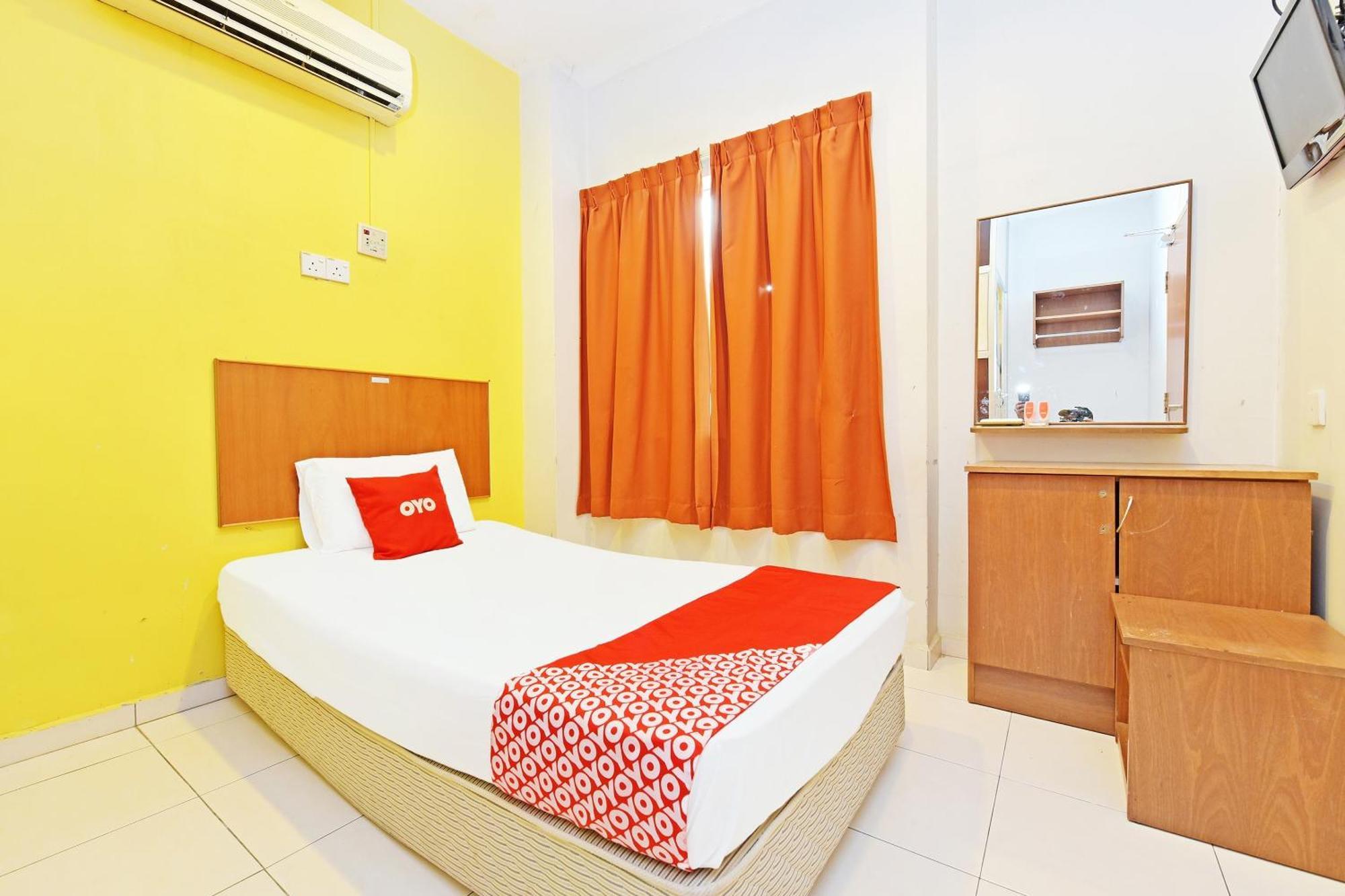 Oyo 582 Hotel Walk Inn Kampong Pasir Puteh  Экстерьер фото