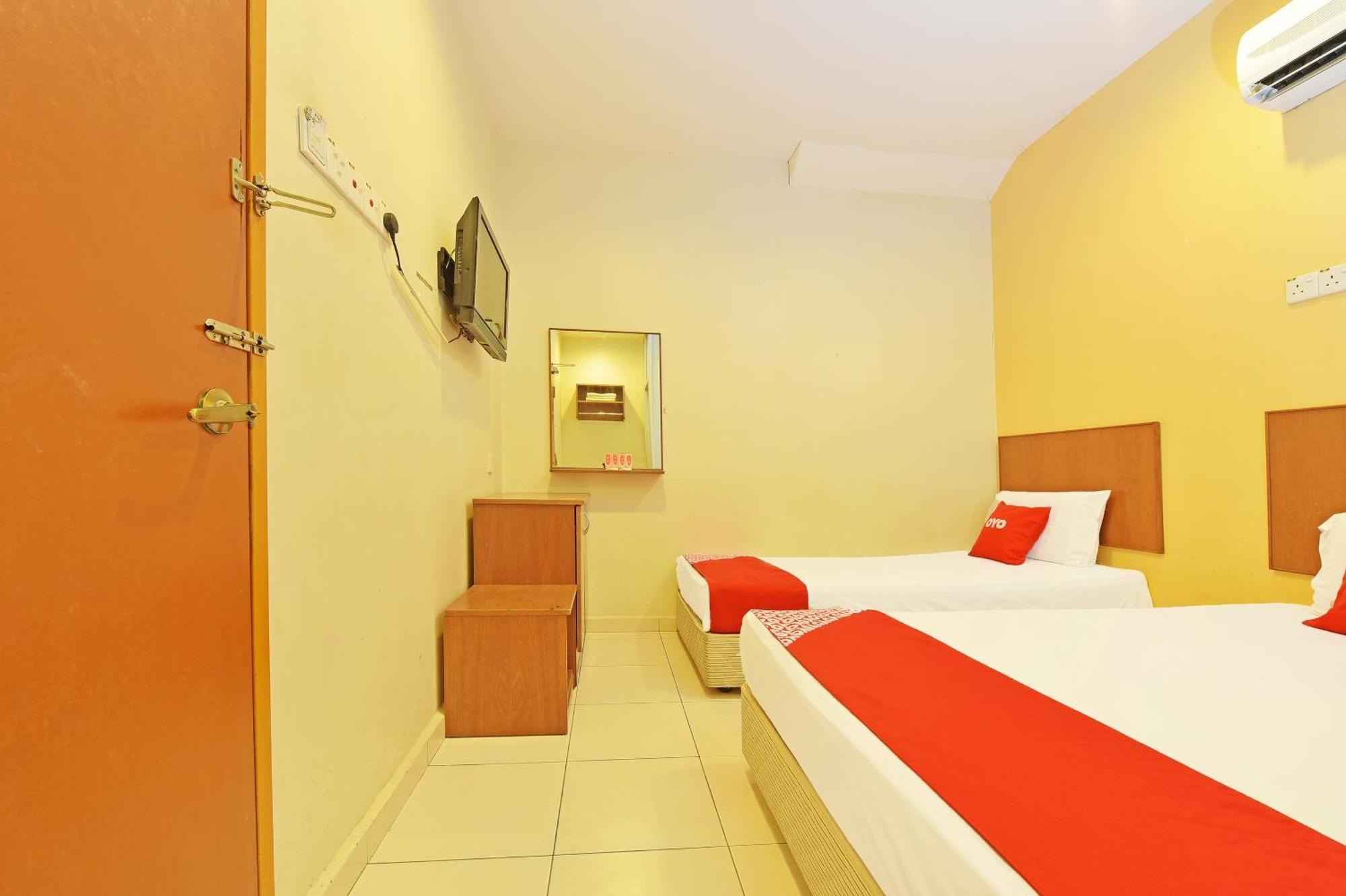Oyo 582 Hotel Walk Inn Kampong Pasir Puteh  Экстерьер фото