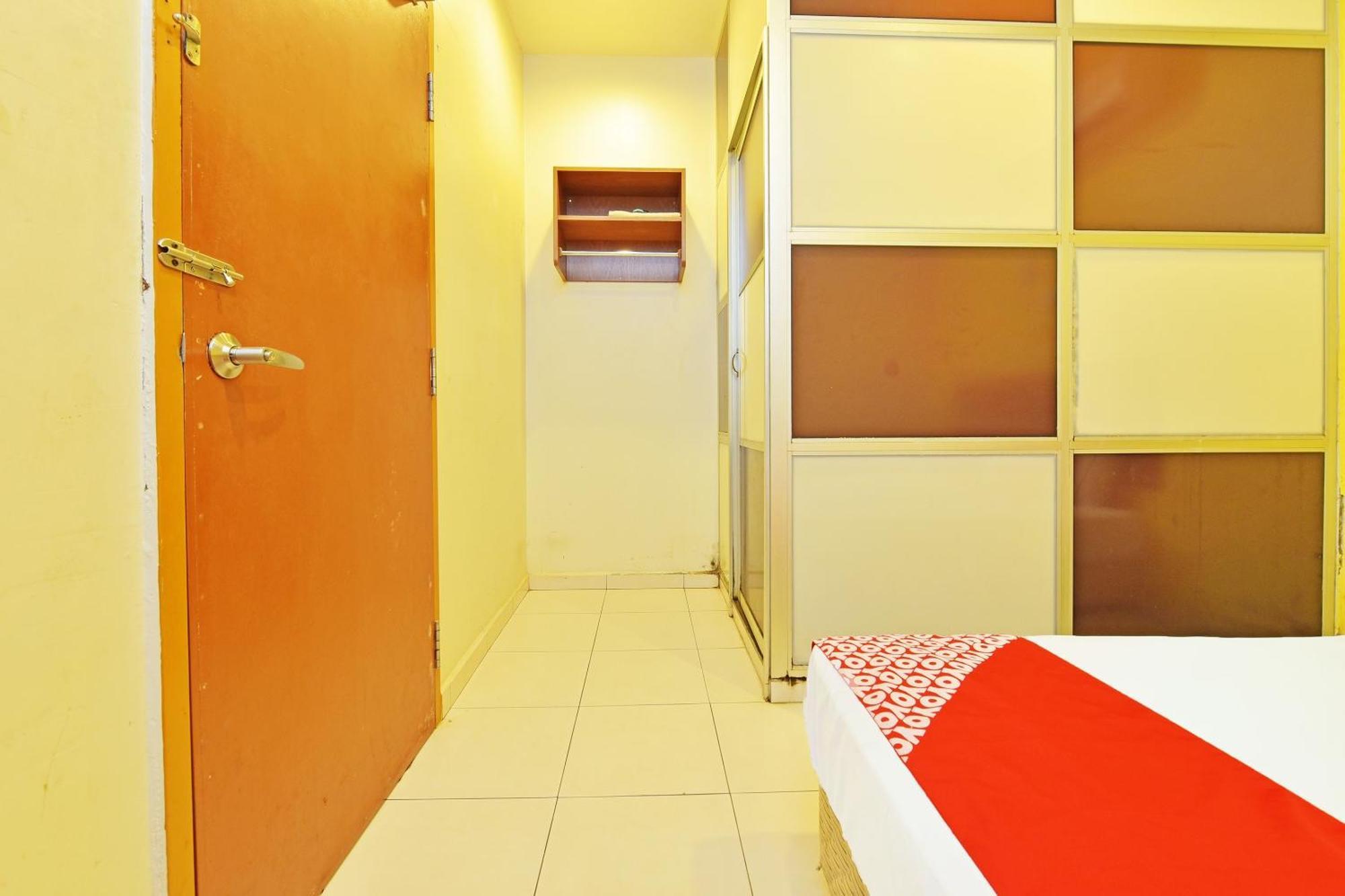 Oyo 582 Hotel Walk Inn Kampong Pasir Puteh  Экстерьер фото