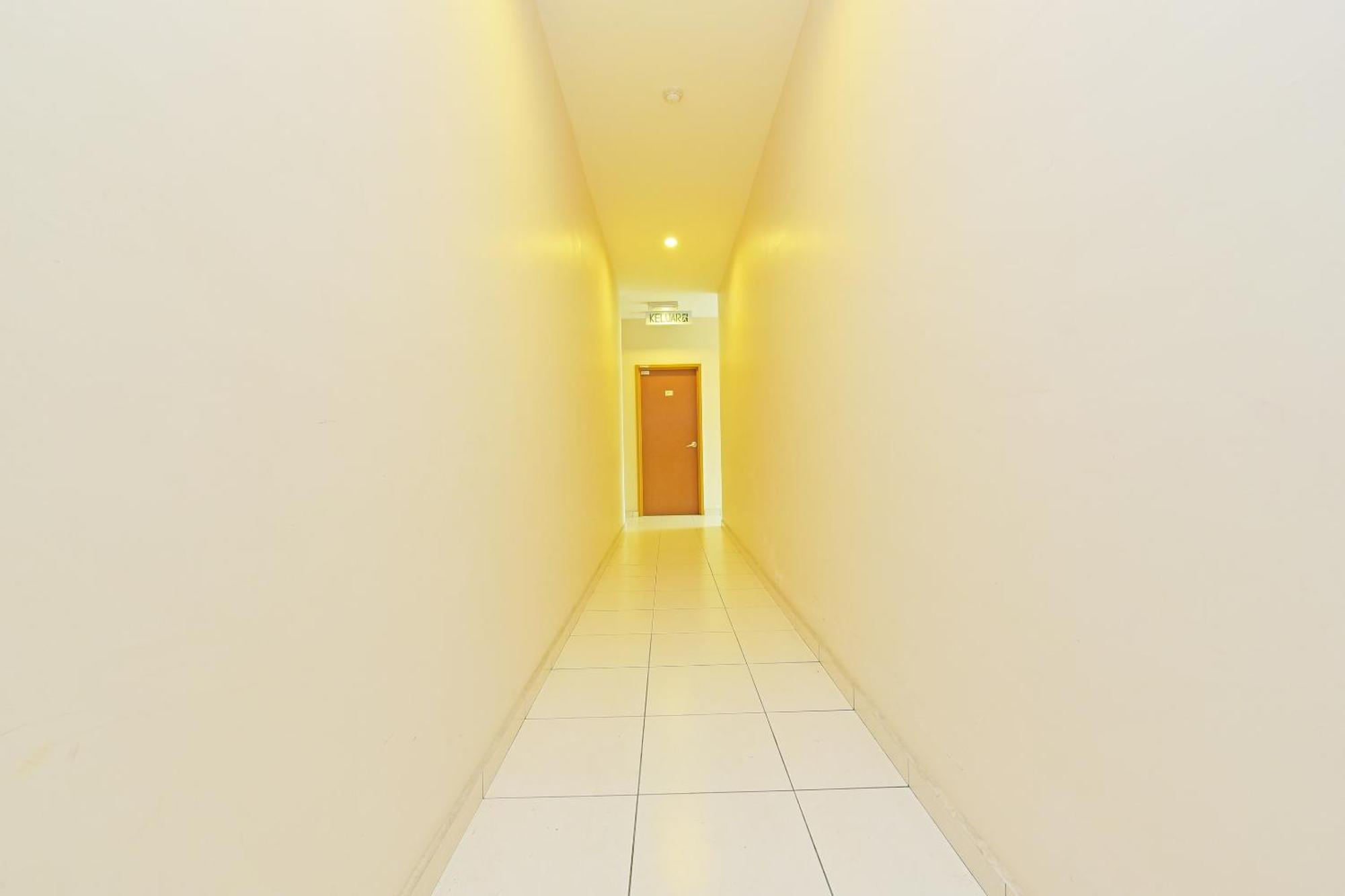 Oyo 582 Hotel Walk Inn Kampong Pasir Puteh  Экстерьер фото