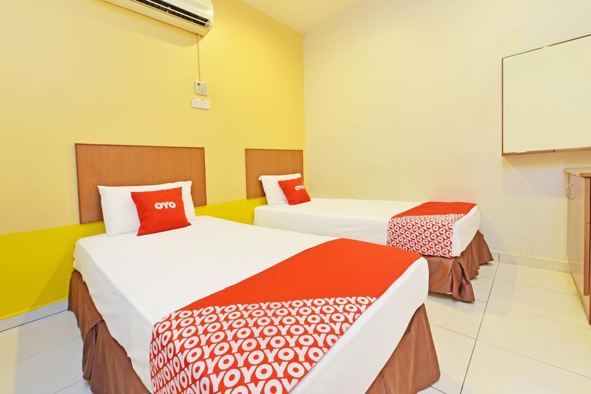 Oyo 582 Hotel Walk Inn Kampong Pasir Puteh  Экстерьер фото